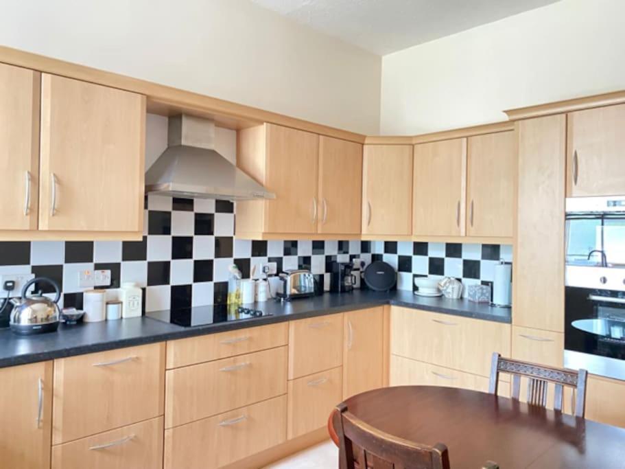 St John'S Flat Spacious Accomodation Dalry  Exterior photo